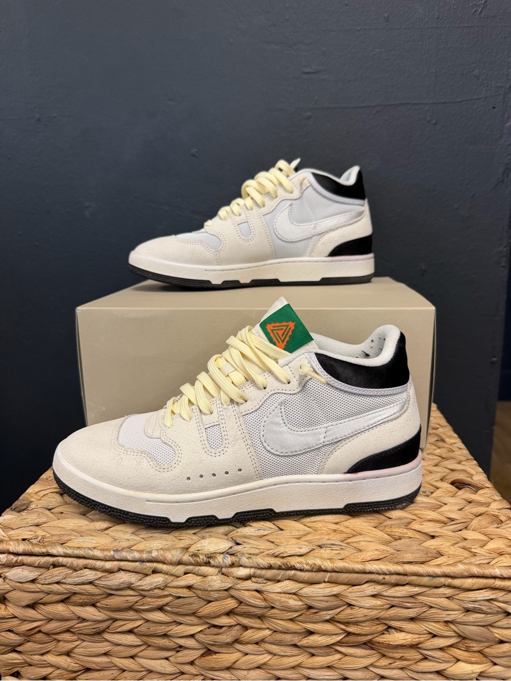 Nike Men's Cream and Black social status